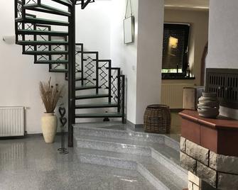 Luxeriöse Villa mit Bergblick - Srebrenik - Stairs