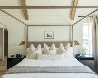 The Knox Cottage - Luxury Farm Stay - Lexington - Bedroom