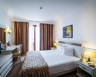 Helena Vip Villas And Suites - Half Board - Nessebar - Schlafzimmer