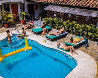 Viajero Hostel Cali & Salsa School - Cali - Pool