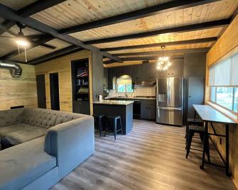 Gibson Getaway- Relax and Unwind - Wagoner - Sala de estar