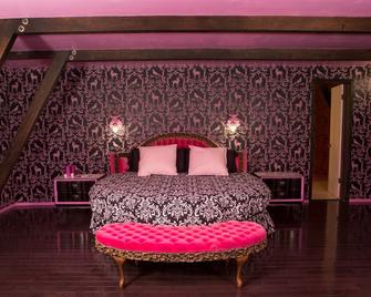 Hicksville Pines Chalets & Motel - Idyllwild - Bedroom