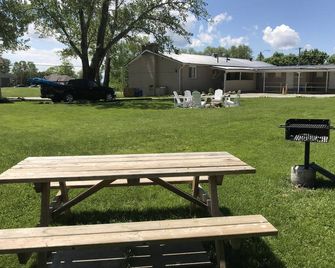 Lakeside Inn - Orillia - Patio