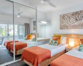 68 Reef Resort | A Private Villa Close to Beach - Port Douglas - Bedroom