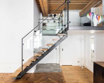 Dify Roi Lyon - Hotel De Ville - Lyon - Stairs