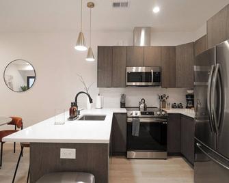 Unit 3 1Bed Room with Queen plus Sofa Bed in the Heart of DC - Washington, D.C. - Kitchen