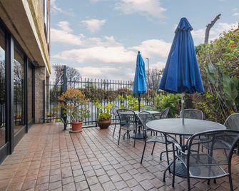 Holiday Inn Express Castro Valley - I-580 By IHG - Castro Valley - Патіо