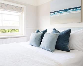 Rookwood - King Room in Gastro Pub West Wittering - West Wittering - Bedroom