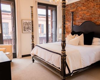 Speakeasy Suites - Nevada City