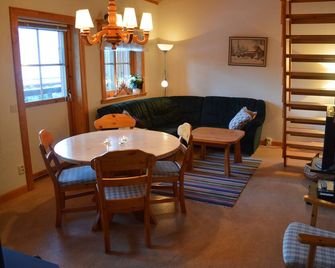 A fabulous log house at the foot of Gesundaberget and Santa Claus Village - Mora - Matsal