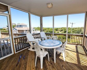 Oceanside, 6 Brs, Private Pool, Ocean Views, Foosball, O2, Topside - Duck - Balcón