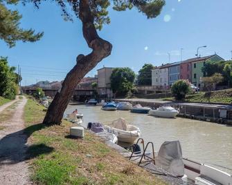Simplistic Holiday Home in Fano With Terrace - Fano - Edificio