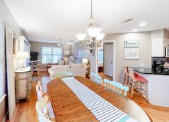 The Dugout By Meyer Vacation Rentals - Gulf Shores - Dining room