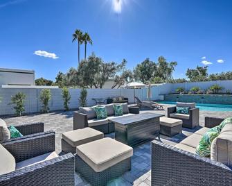 Luxe Desert Home with Heated Pool 3 Mi to Kierland! - Scottsdale - Patio