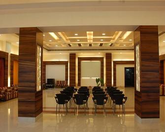 City Inn - Phaltan - Lobby