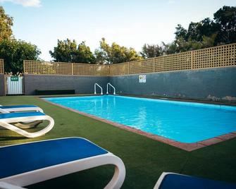 Capricorn Holiday Park - Carnarvon - Pool