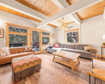 Tahoe City Retreat For 8! - Tahoe City - Sala de estar