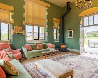 Old Laundry - Winchcombe - Living room