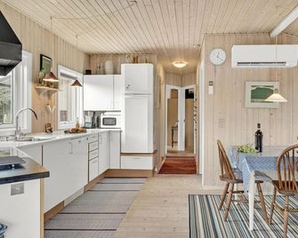 3 Bedroom Stunning Home In Juelsminde - Horsens - Keuken