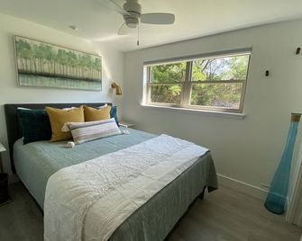 Local Landmark Guest House w/garage prkg; Near TSU - Stephenville