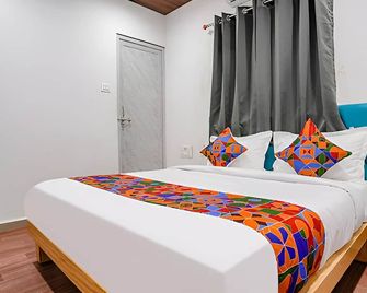 Hotel Silk - Surat - Schlafzimmer