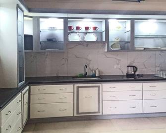 Leizel's Bed & Breakfast - Palompon - Cocina