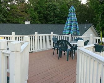 Brentwood Motor Inn - Marquette - Parveke