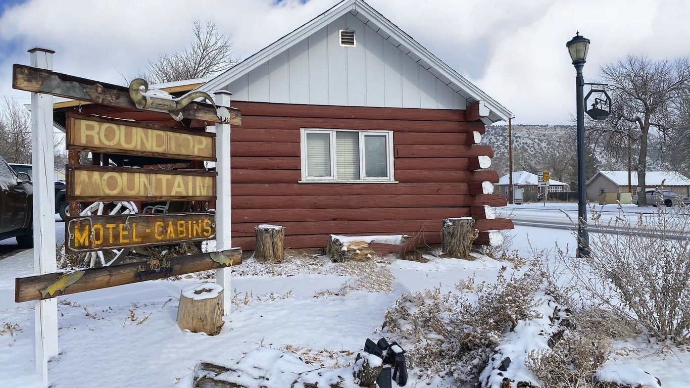 Roundtop Mountain Vista - Cabins and Motel