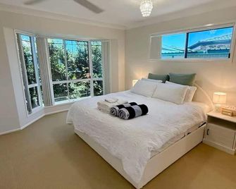 Pet Friendly - Plunge Pool Canal Sunset View - Private Jetty - Bongaree - Habitación