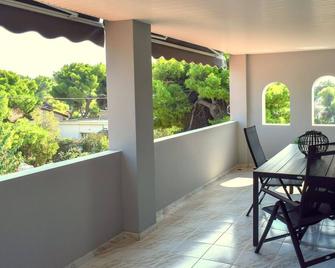 Augoustinos - Sea Side Luxury Apartments - Artémida - Balkon
