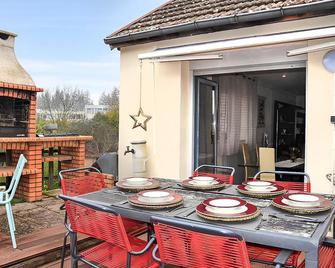 3 Bedroom Awesome Apartment In Autun - Отен - Патіо