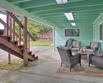 Bungalow w/ Wraparound Deck - 8 Mi to Brookings - Smith River - Patio