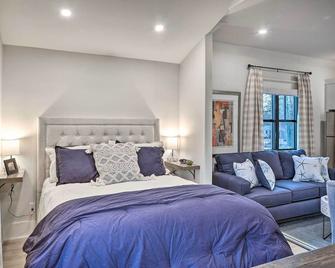 Airy Bentonville Studio Less Than 1 Mile to City Square! - Bentonville - Bedroom