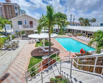Sea Steps Suites - Biển Pompano - Bể bơi