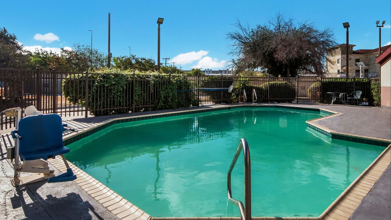 Red Roof Inn San Antonio - Seaworld Northwest