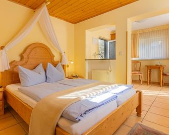 فيا توميتشن - Cochem - غرفة نوم