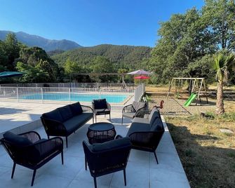 Renovated farmhouse in a natural setting, exceptional setting - Corneilla-de-Conflent - Zwembad