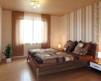 Vacation apartment Hansen - 2-bed vacation apartment - Hillesheim - Schlafzimmer