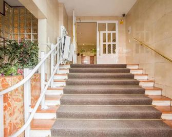 Ud Apartments - Atocha Stylish with Pool - Madrid - Escaleras