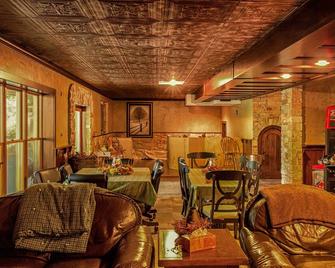 Luxury Private Estate - Black River Falls - Restaurant