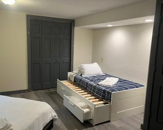 Unique Octagon Ski Lodge in heart of Rib Mountain State Park with hot tub - Wausau - Bedroom