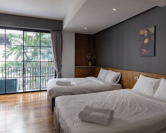 Q Space Sathorn - Narathiwas 18 - Bangkok