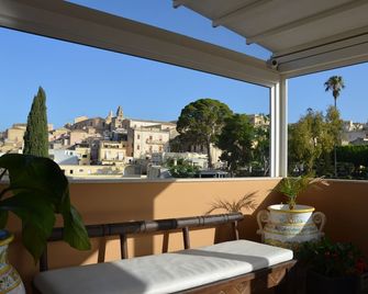 Hotel Flora - Noto - Balkon