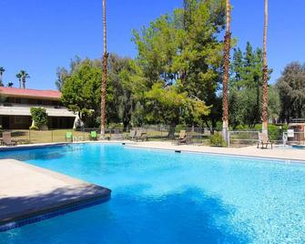 Resort Condo-Furnished-Utilities, Cable & Wifi Included. - Palm Springs - Pool