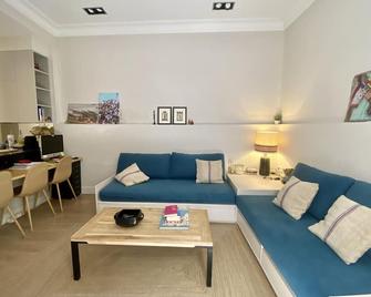 Lovely and Arts Flat Madrid City Center - Madrid - Sala de estar