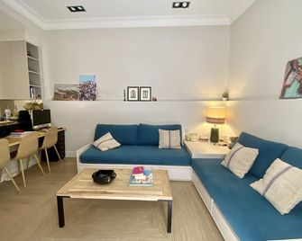 Lovely and Arts Flat Madrid City Center - מדריד - סלון