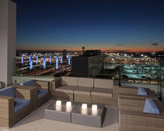 H Hotel Los Angeles, Curio Collection by Hilton - Los Ángeles - Balcón