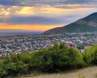 Ruma Qala Hotel - Sheki - Патіо