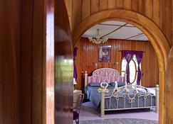 Banana Bank Lodge - Belmopan - Bedroom