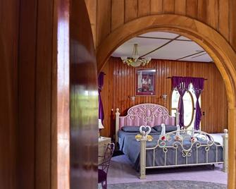 Banana Bank Lodge - Belmopan - Bedroom